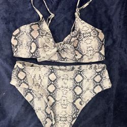 2 Bikini Tops + 1 Bikini Bottom