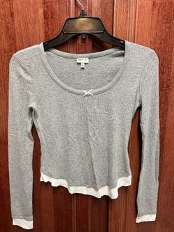 ELF Gray Ribbed Long-Sleeve Scoop Neck Top with White Trim Size XS