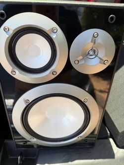 Yamaha  3-Way Bookshelf Speaker