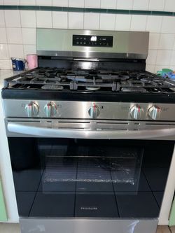 7 Burner Frigidaire Stove