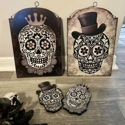 Wooden Halloween Hanging Skulls Large Are 14x10