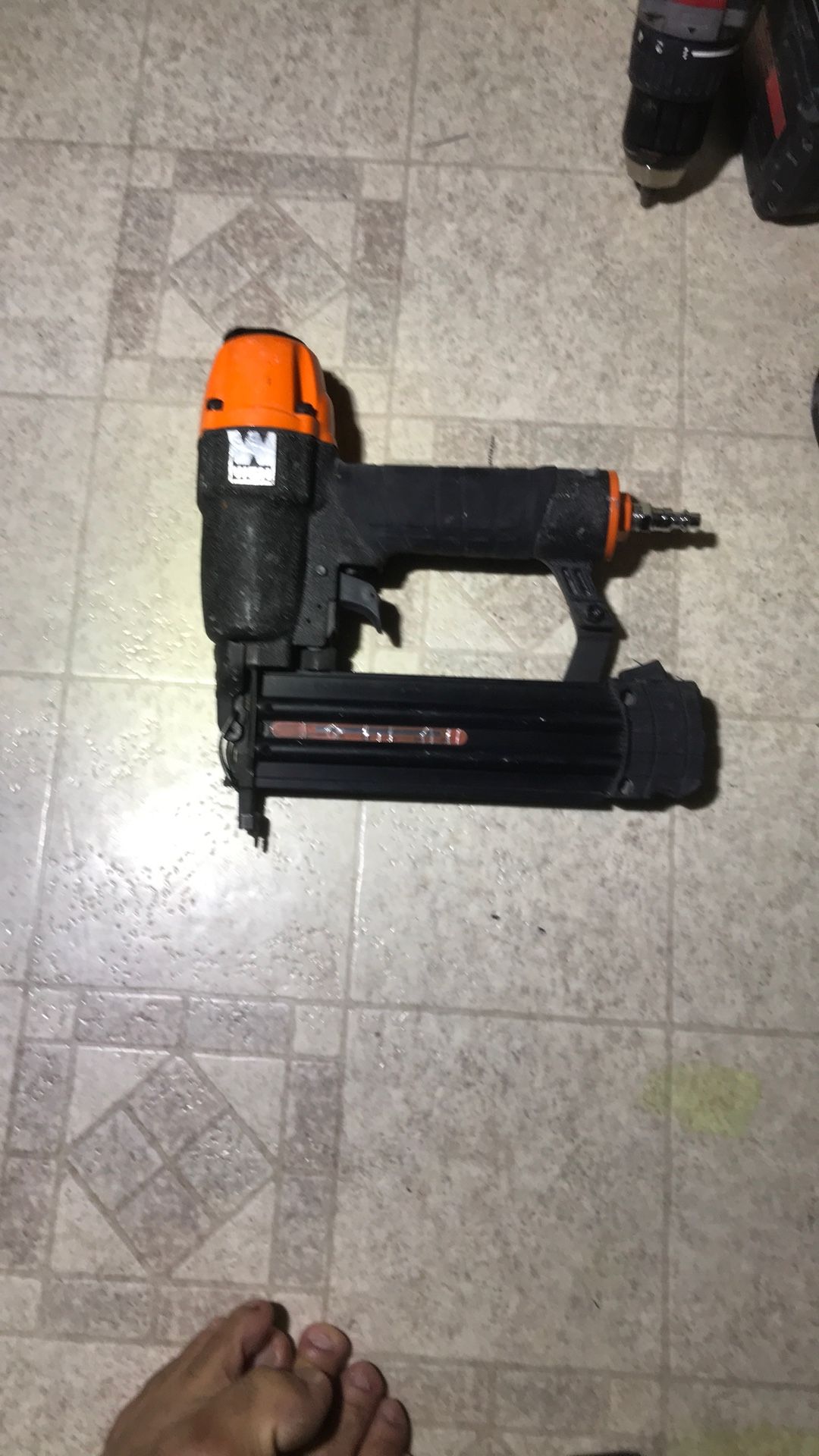 GA 18 fine air nail gun