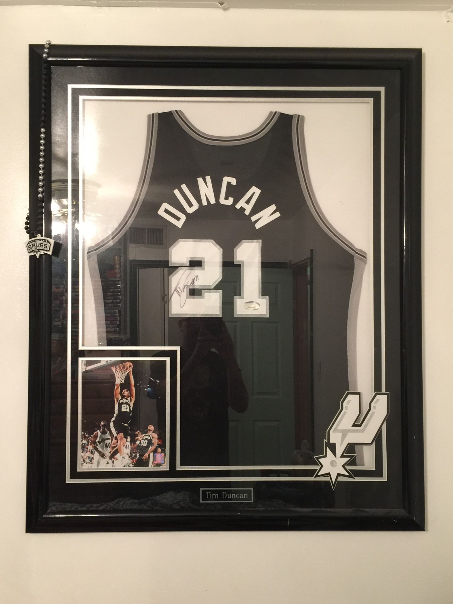 Authentic Autographed Tim Duncan Jersey with photo