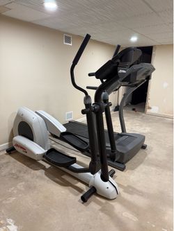 Life Fitness 5500HR Elliptical – Commercial Grade, Works Great, Pickup Only