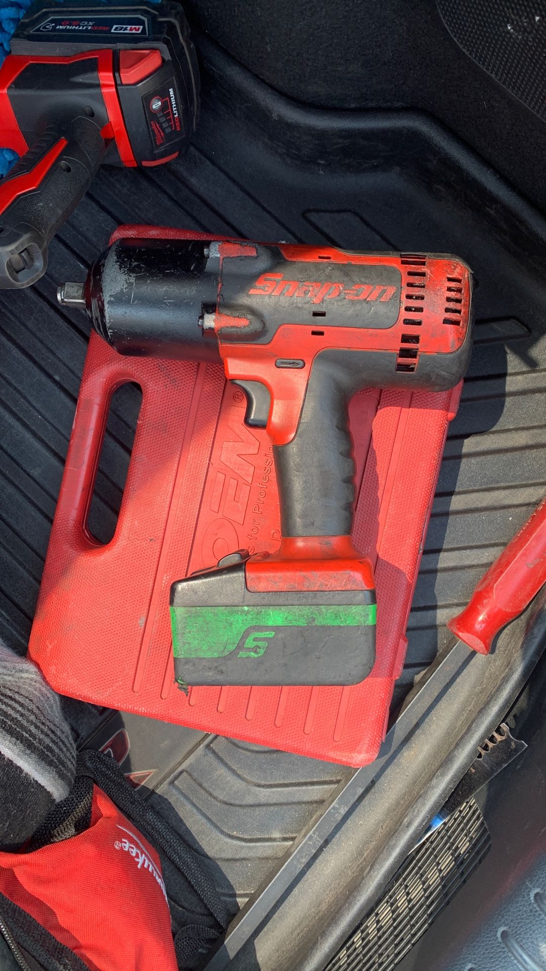 Snap On 1/2 Inch Battery Impact Wrench 
