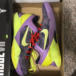 Nike Zoom Kobe 7 Supreme (Christmas) For Sale $400 OBO