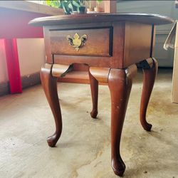 Wood Side Coffee Table With a Drawer