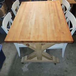 Kitchen Table And 4 Chairs 