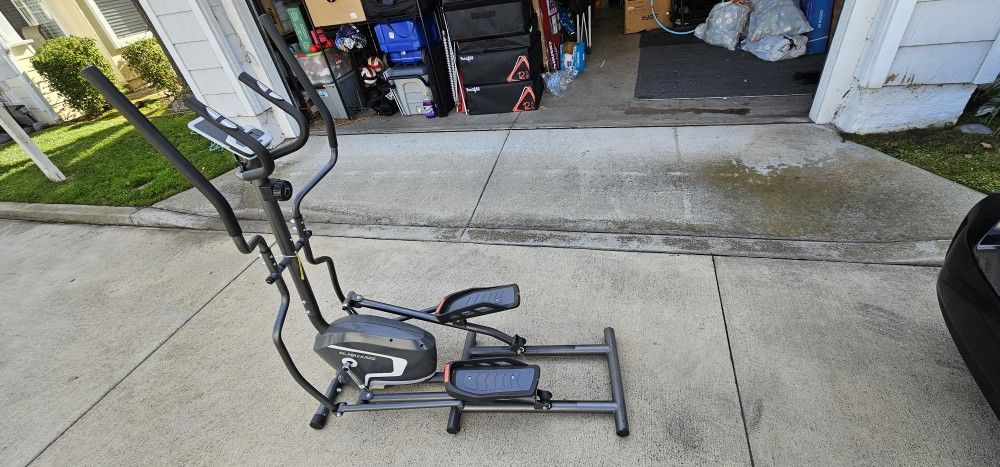MaxKare Elliptical Machine. NEVER USED. 