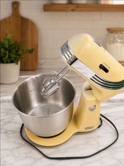 Dash Stand Mixer Retro Cream Yellow with Stainless Steel Bowl - Excellent Condition
