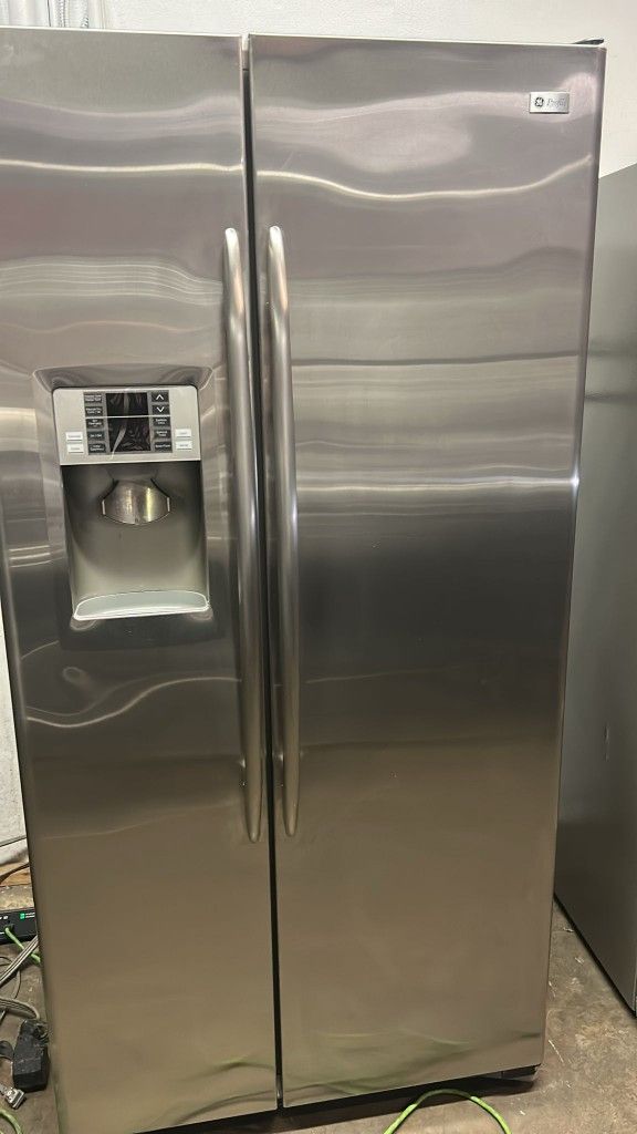GE Side by Side Refrigerator