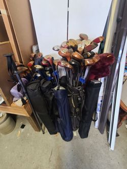 Lot of vintage wood golf clubs
