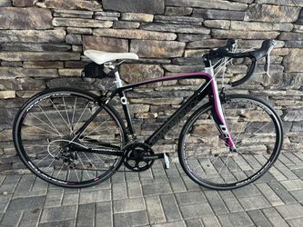 Full Carbon Diamondback Airen Road Bike