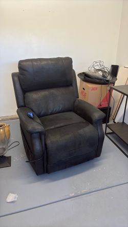 Power lift recliner with heat