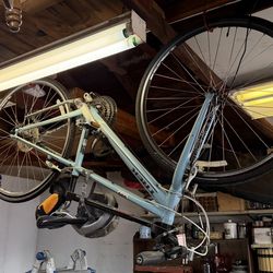 Trek Seven.two FX Women’s Hybrid Bike & 2 Bike Allen Hitch