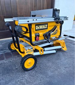 DeWalt 10" Jobsite Table Saw w/ Stand - DWE7491RS
