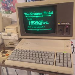 Apple 2e Platinum w/ apple 3 monitor z80 card disc drive and joystick  II ll e lle IIe 2