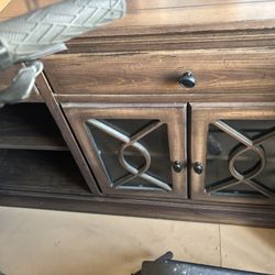 TV stand/entertainment center