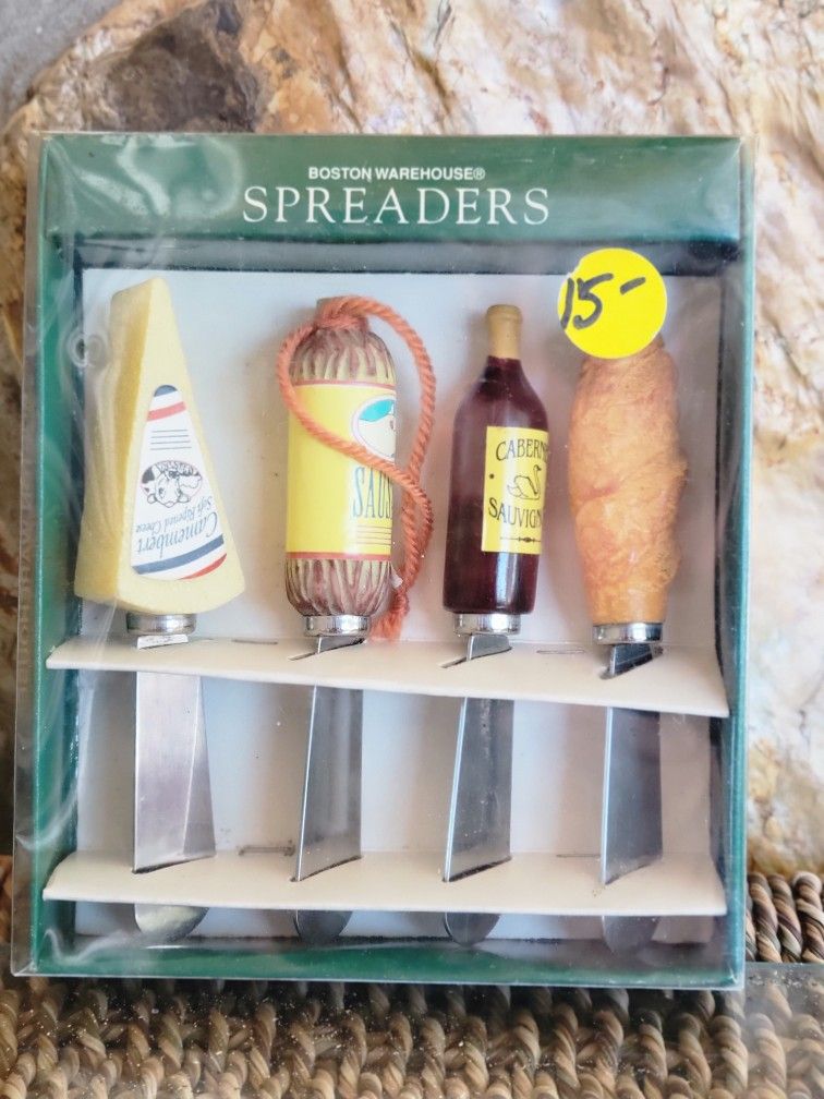 Boston Warehouse * Set of 4 Stainless Steel Spreaders/Knives For The Wine Cheese Lovers