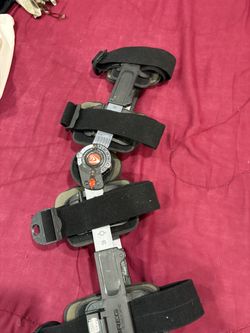 Knee brace