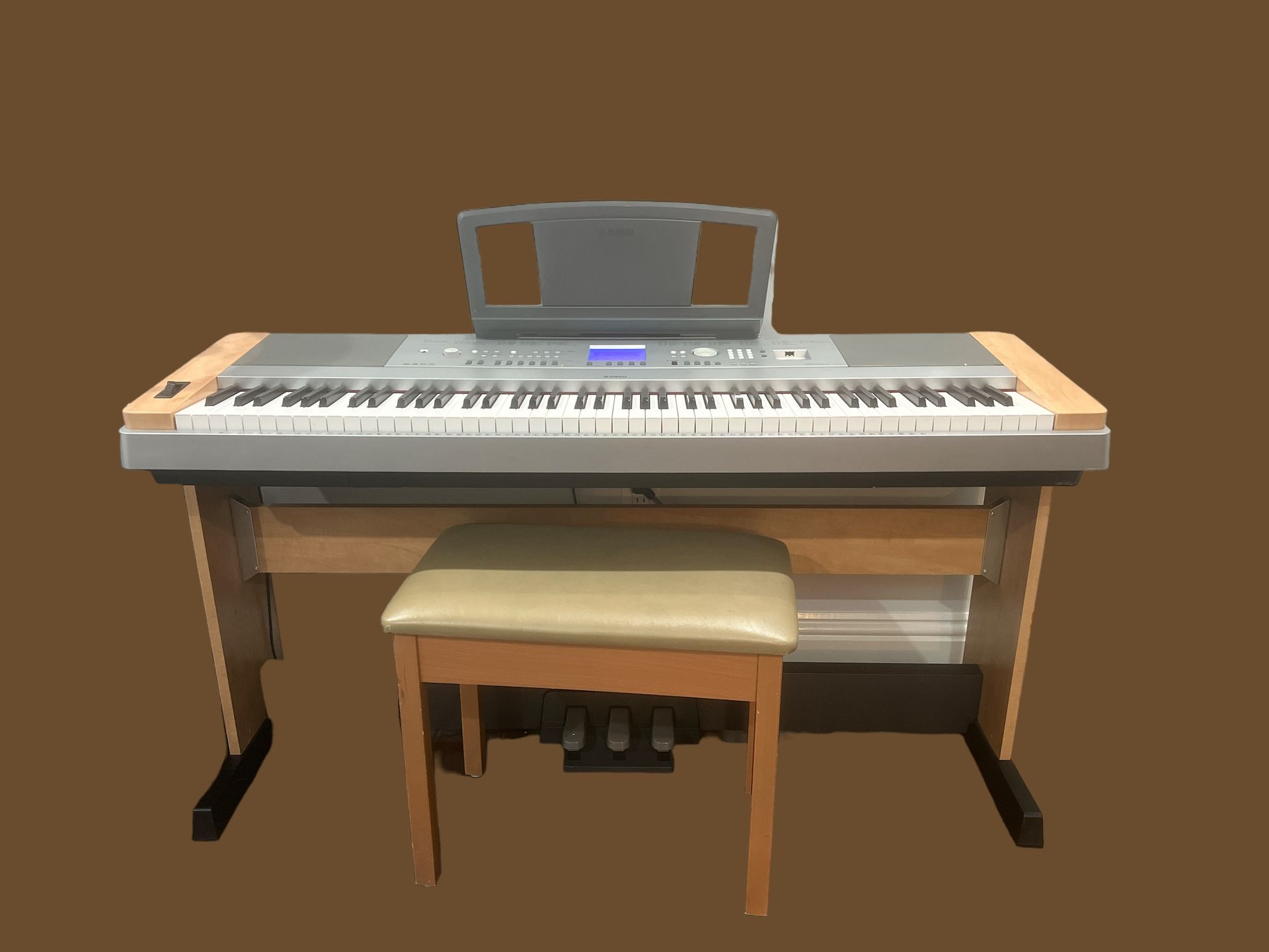 Keyboard - Yamaha DGX-640 . 88 keys 