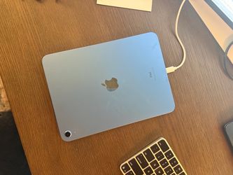 APPLE IPAD // 10TH GENERATION // 64GB