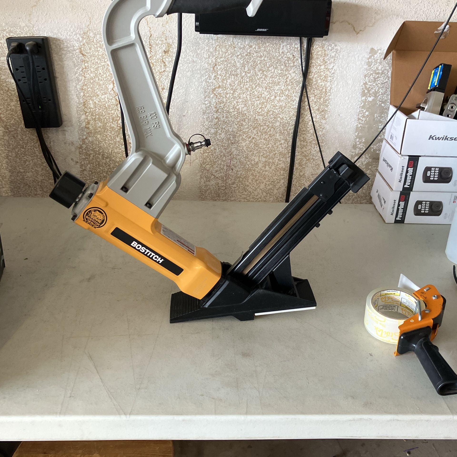 Bostitch 2-1 Flooring Tool 