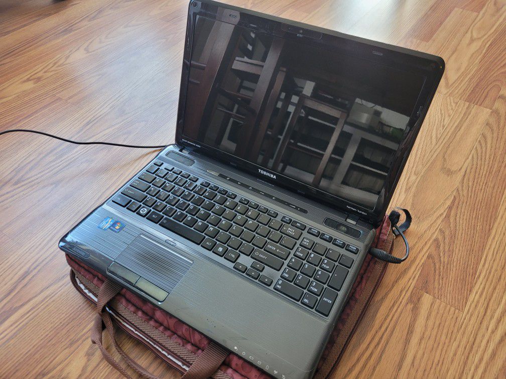 Toshiba Laptop with Carry Case