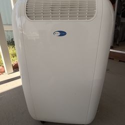 Whynter Air conditioning unit - like new!