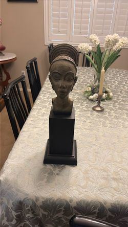 African Women Statue