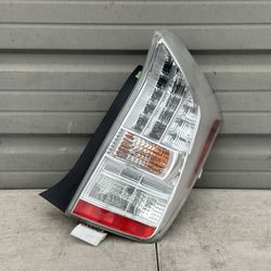2010-2011 Toyota Prius Passenger Right Tail Light