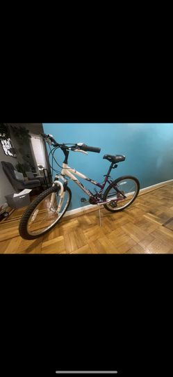 Diamonback Bike In Great Condition!! 