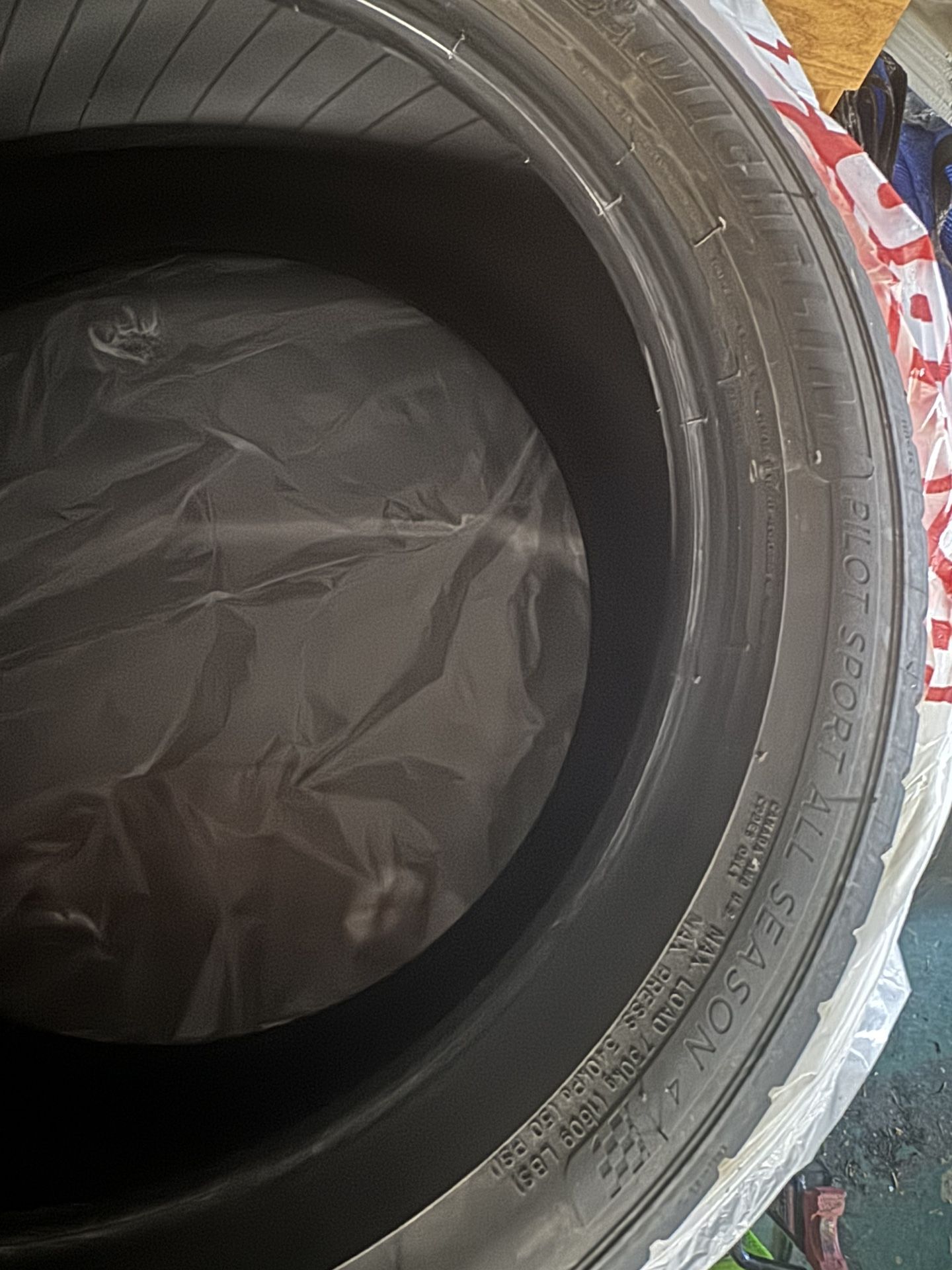 245 40 18 Michelin Pilot Sport All Season 4