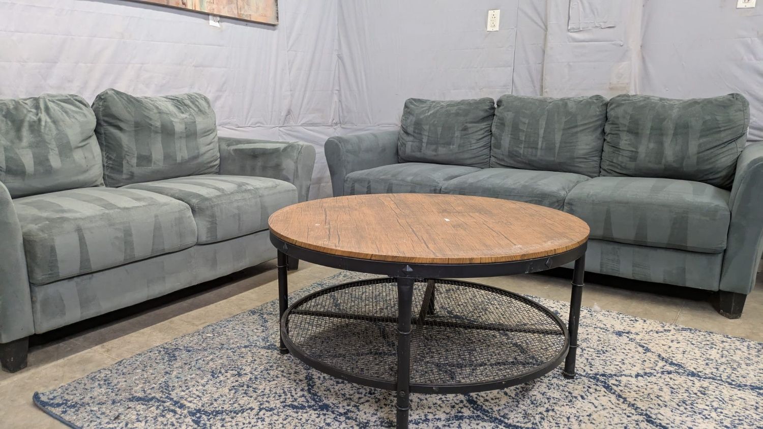 🛋️💥 Gray Sofa And Love Seat 💥 Free Delivery And Financing Available!