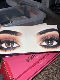 Kylie Jenner Eye Shadow Pallete 