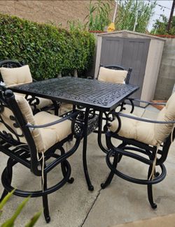 Good Quality high dining set with 4 Barstools chairs /outdoor Furniture/Cash Only