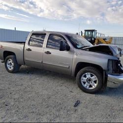 2011 Chevy Silverado ••PARTS ONLY••