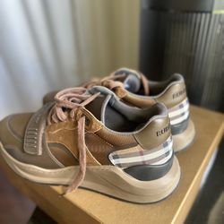 Burberry Size 10