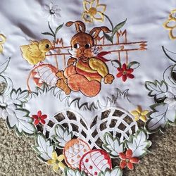 EASTER EMBROIDERED TABLE BUNNY TOPPER 