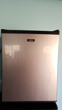 Sanyo mini fridge