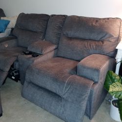 Must Sell! Brand Electric Reclyner Sofa Couch So Comfortable!!!