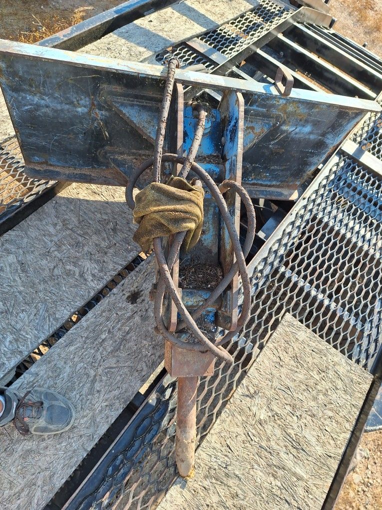 Hydraulic Hammer For A Bobcat