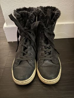 NEW AUTHENTIC Uggs Black Fur-Lined Sneakers
