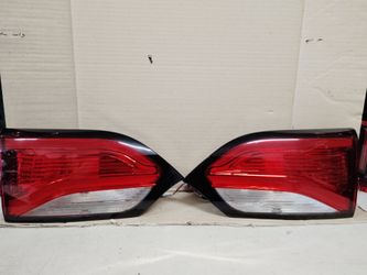2017-2020 CHRYSLER PACIFICA LEFT/RIGHT LED TAIL LIGHT OEM