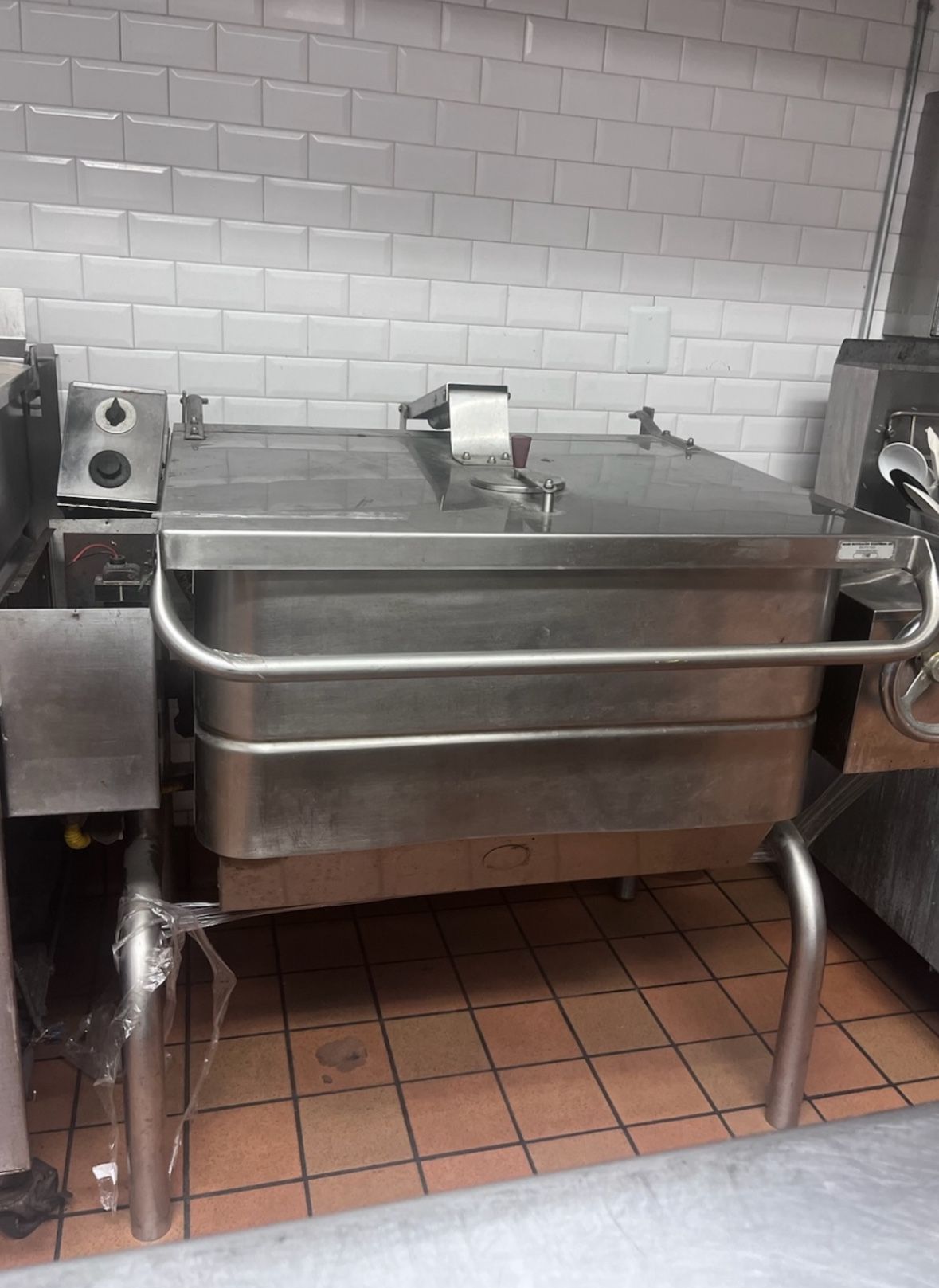 Gas Tilt Skillet 40 Gallon MESSAGE FOR PRICING