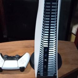 PS5 DISC SYSTEM WITH GAMES AND BRAND NEW IN BOX CONTROLLER $540 FINAL PRICE SEE 👀 ALL PICTURES 