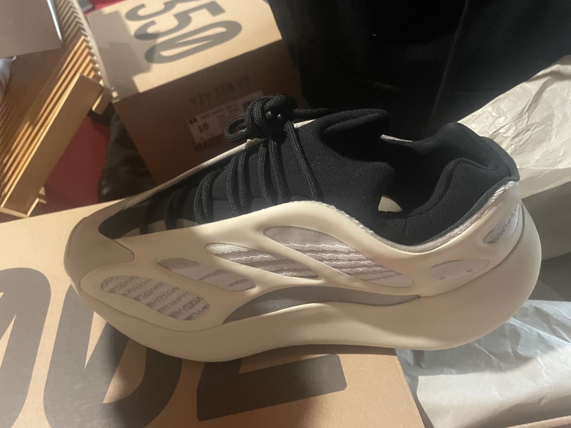 DS Yeezy 700