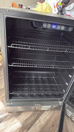 Medium size drink refrigerator