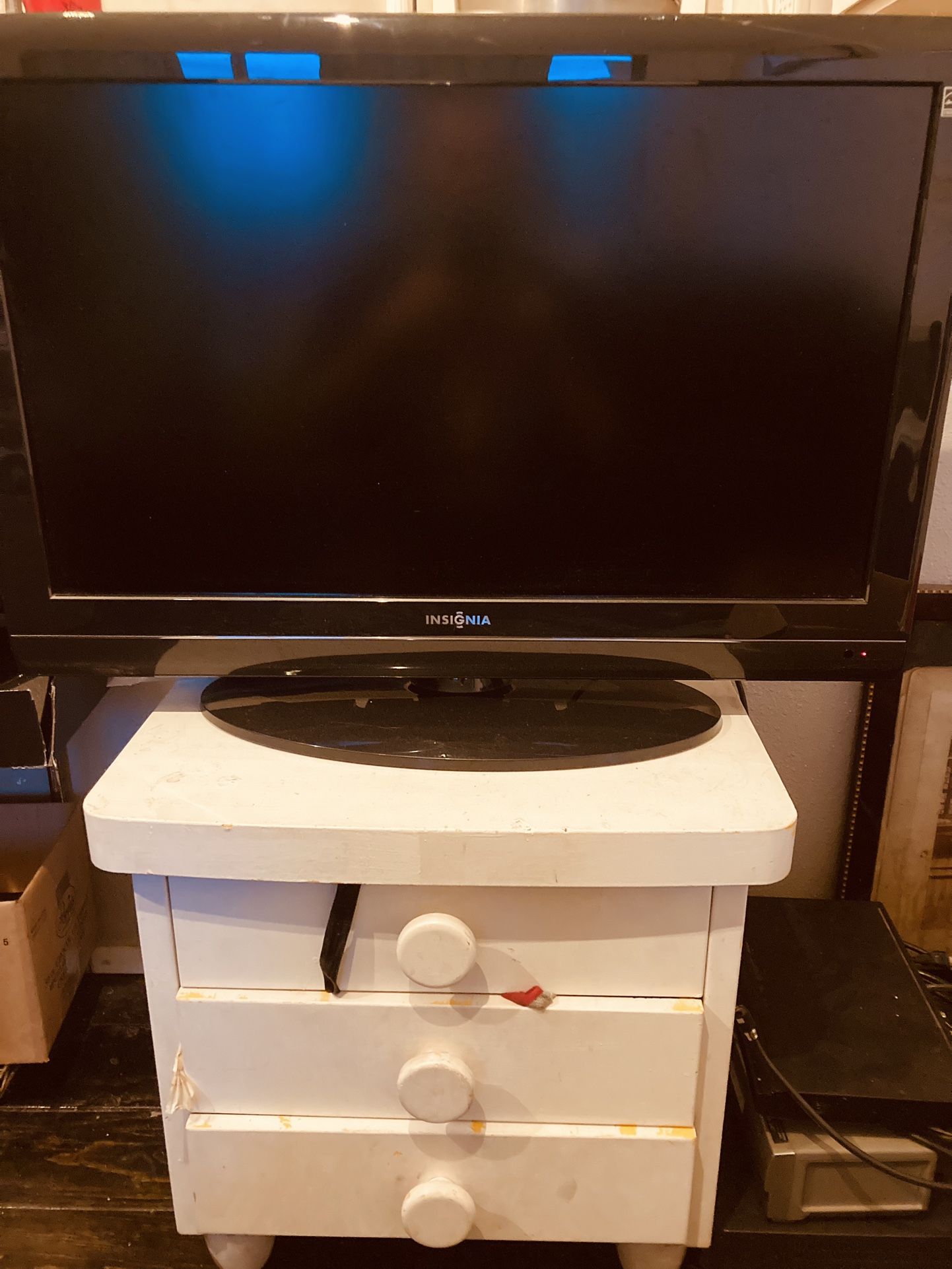 31” Nearly New Insignia Tv Flat