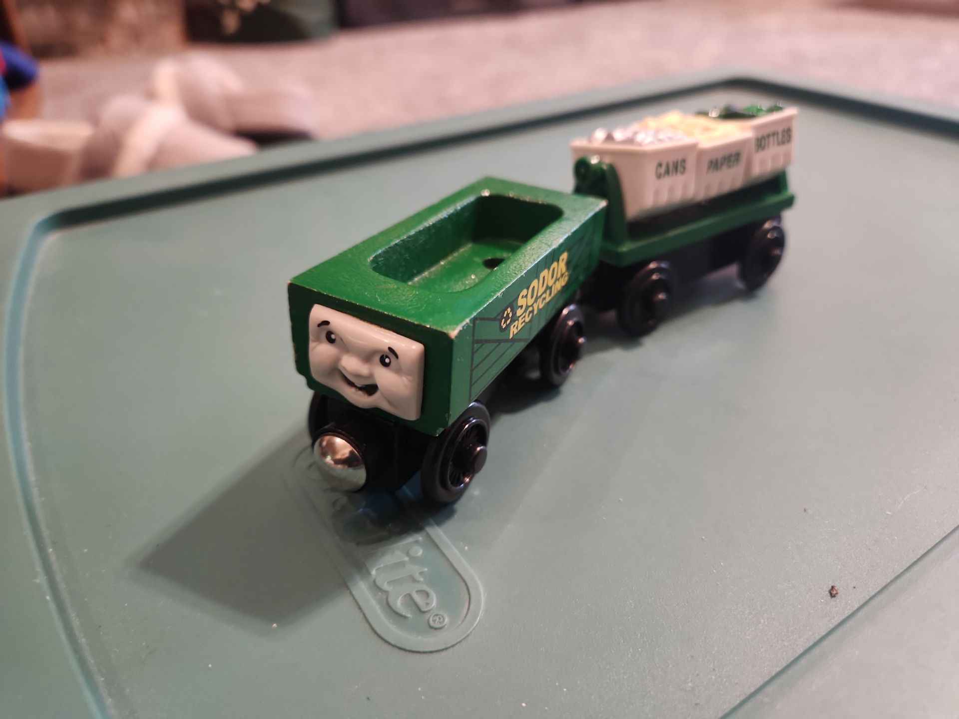 Thomas & Friends Trains Sodor Recycling Cars Bins Tires Wooden Magnetic Railway
